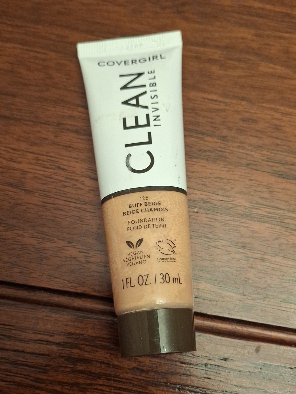 COVERGIRL Clean Invisible Foundation New Tube - 125 Buff Beige